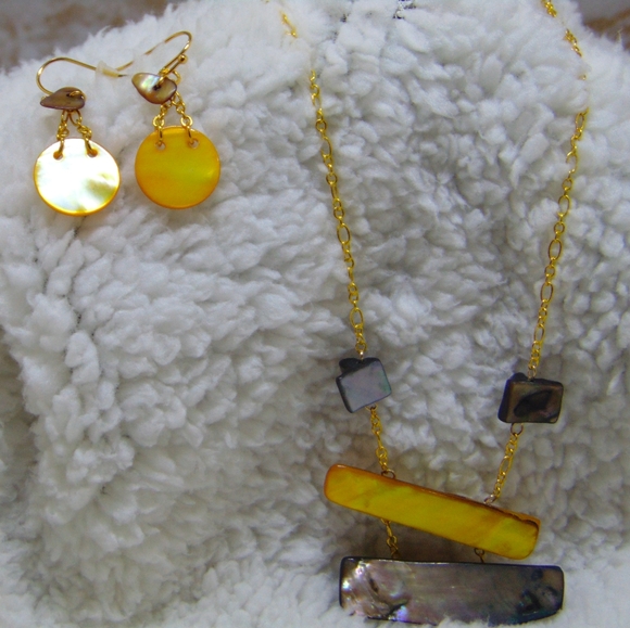 Shell jewelry set - Picture 2 of 4